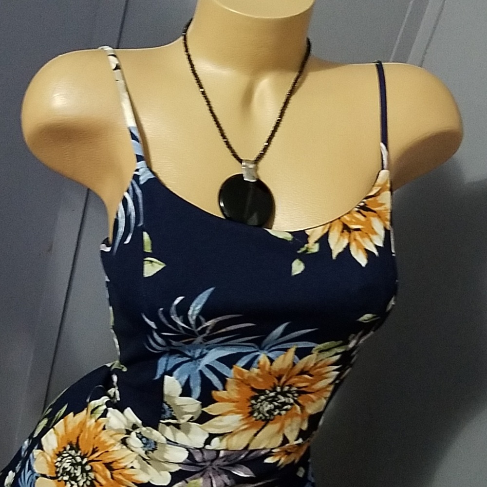 Stunning Sexy & Cute Floral Dress - Picture 4 of 8